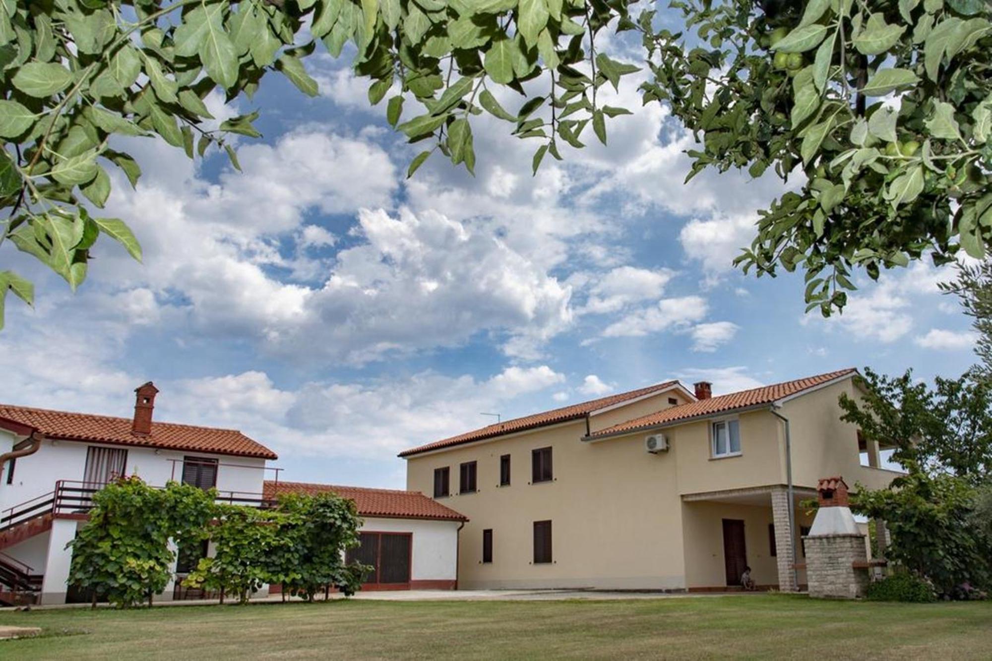 Flower Garden Rhapsody - Modern Family Apartments Near Fazana Fažana Exterior foto